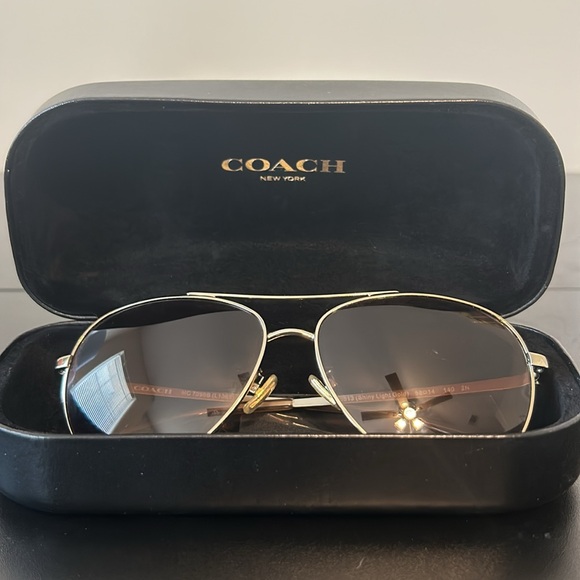 COACH Sunglasses - Picture 8 of 8